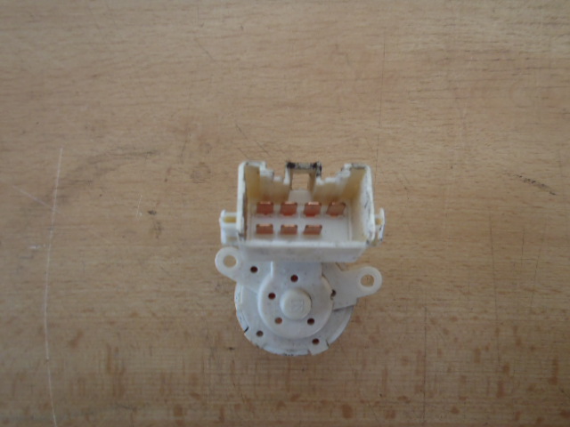 Oříšek pod spínačku