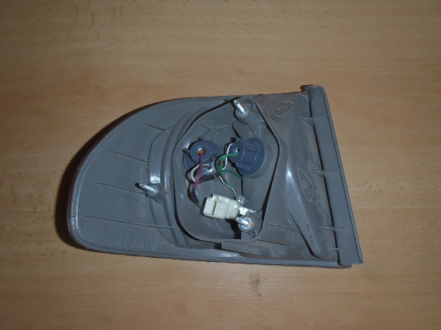 Zadní světlo Corolla P.1997-2002 sedan do blatníku