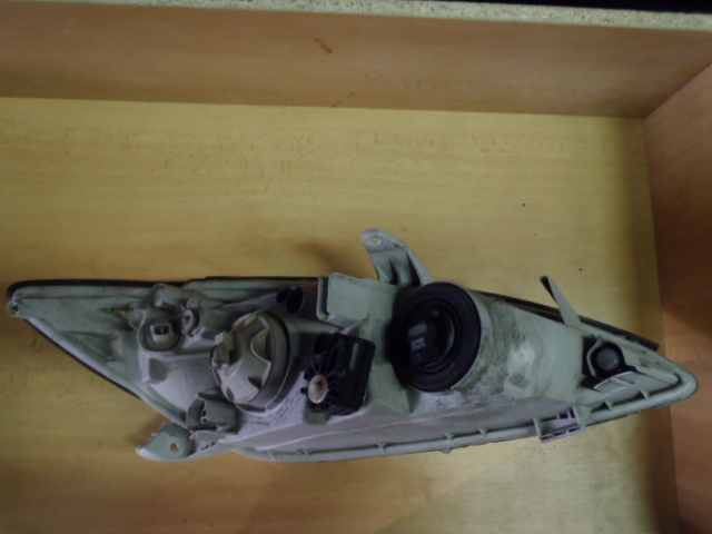 Přední světlo Camry  L. 2000-2005