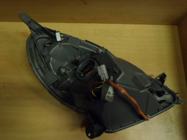 Přední světlo Yaris Verso L. 2003->