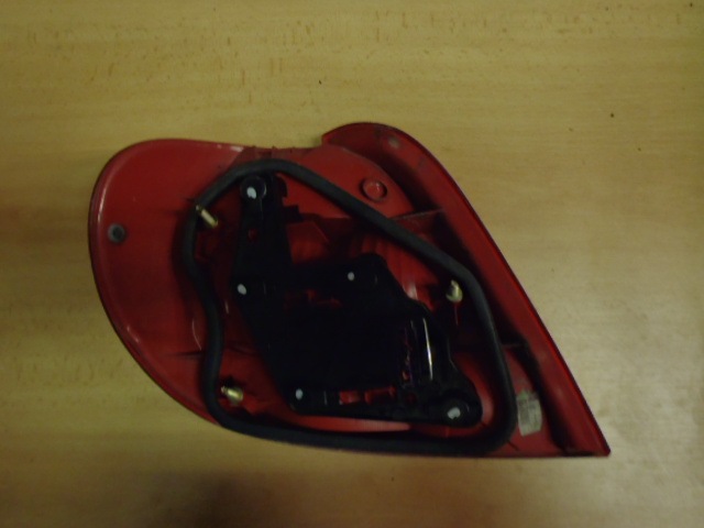 Zadní světlo Avensis P. liftback 1998-2000