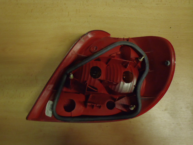 Zadní světlo Avensis L. liftback 1998-2000