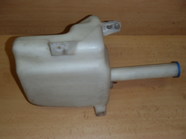 Nádobka ostřikovačů Avensis 1998-2002 combi,liftback