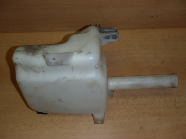 Nádobka ostřikovačů Avensis 1998-2002 combi,liftback