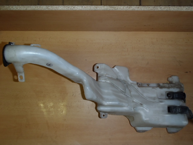 Nádobka ostřikovačů Rav4 2000-2003