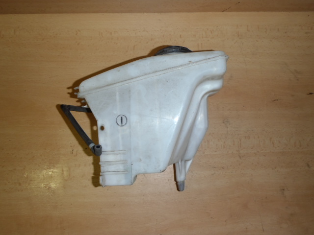 Nádobka ostřikovačů Corolla 1998-2002