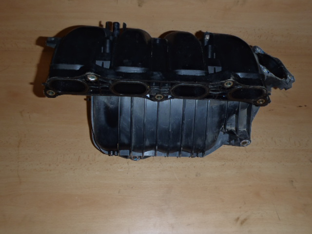 Sání motoru RAV4 2.0 VVT-i