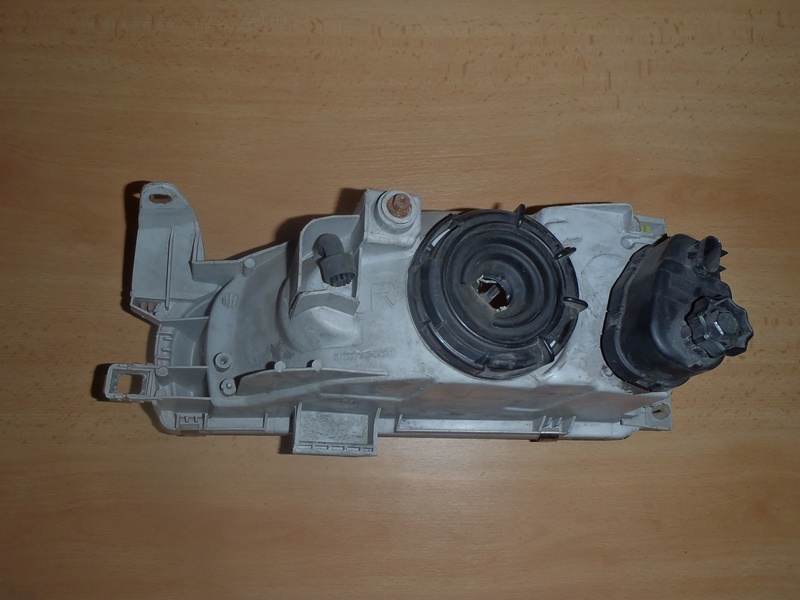 Přední světlo Corolla P. 1992-1997 liftback