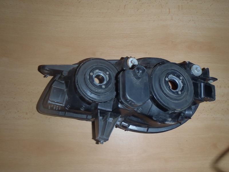 Přední světlo Corolla P.2000-2002