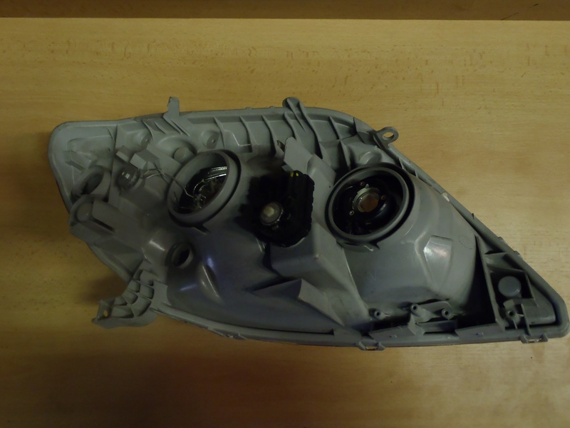 Přední světlo Corolla L. 2002-2004 sedan, combi