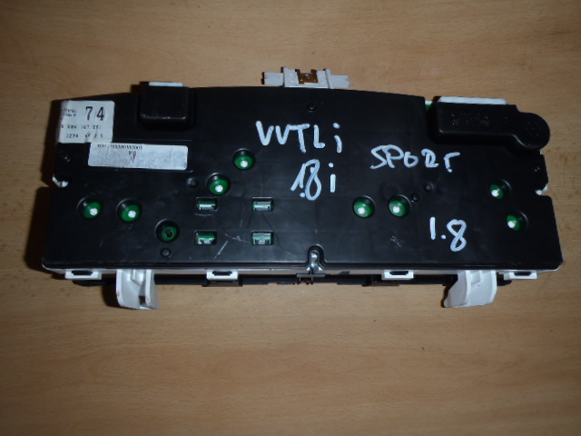 Přístrojová deska Toyota Corolla E70-a