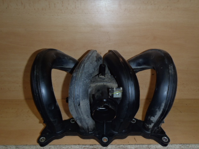 Sání Toyota Yaris 06-09 1.3 VVT-i