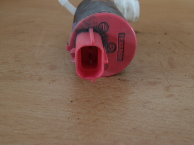 Motorek ostřikovačů