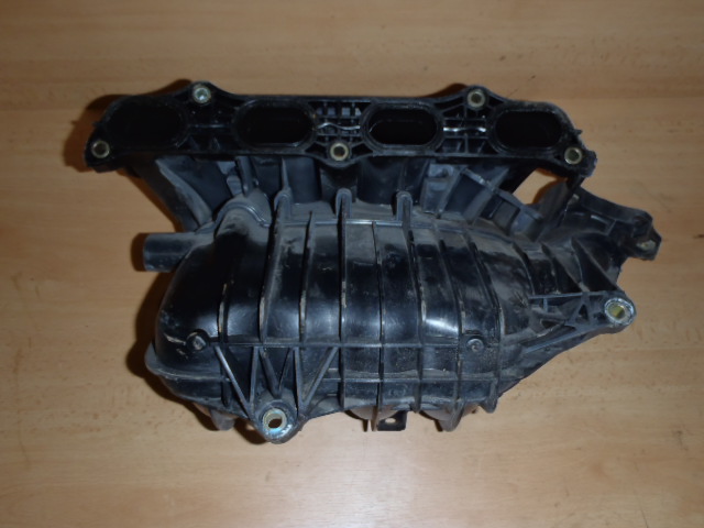 Sání motoru RAV4 2.0 VVT-i