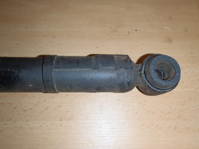 Zadní tlumič Toyota Hilux 3.0 D4D automat