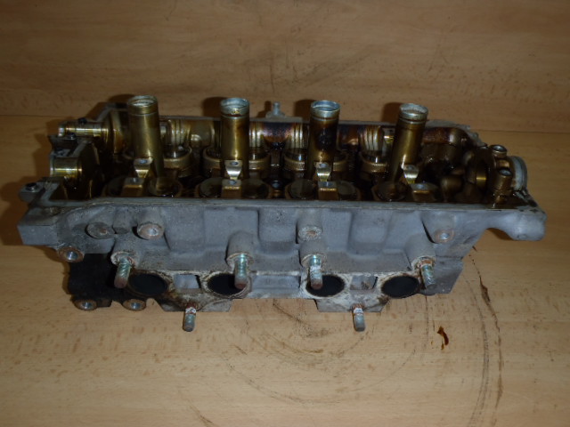 Hlava motoru Toyota Corolla 1.4i 1997-2000