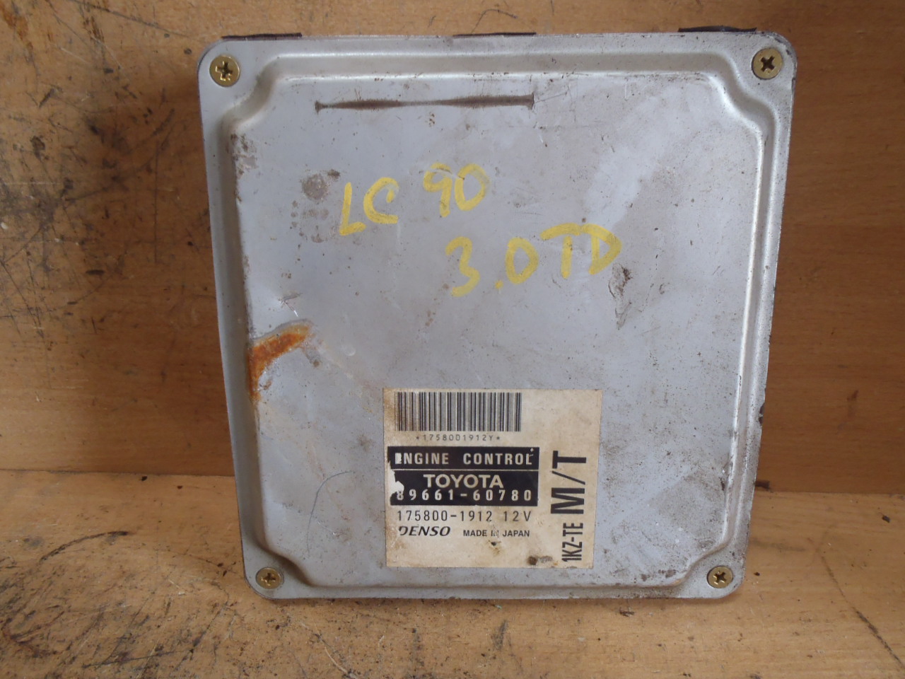 Řídící jednotka motoru 89661-60780 3.0 TD