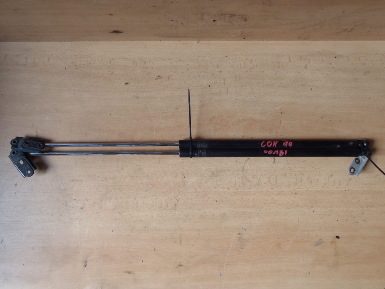 Vzpěry do kufru combi