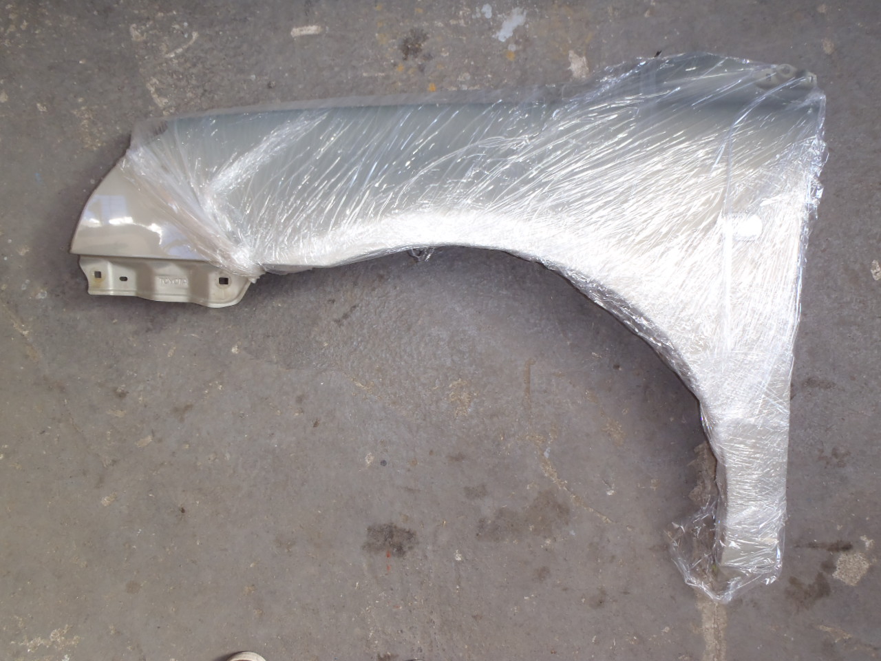 Přední blatník L.