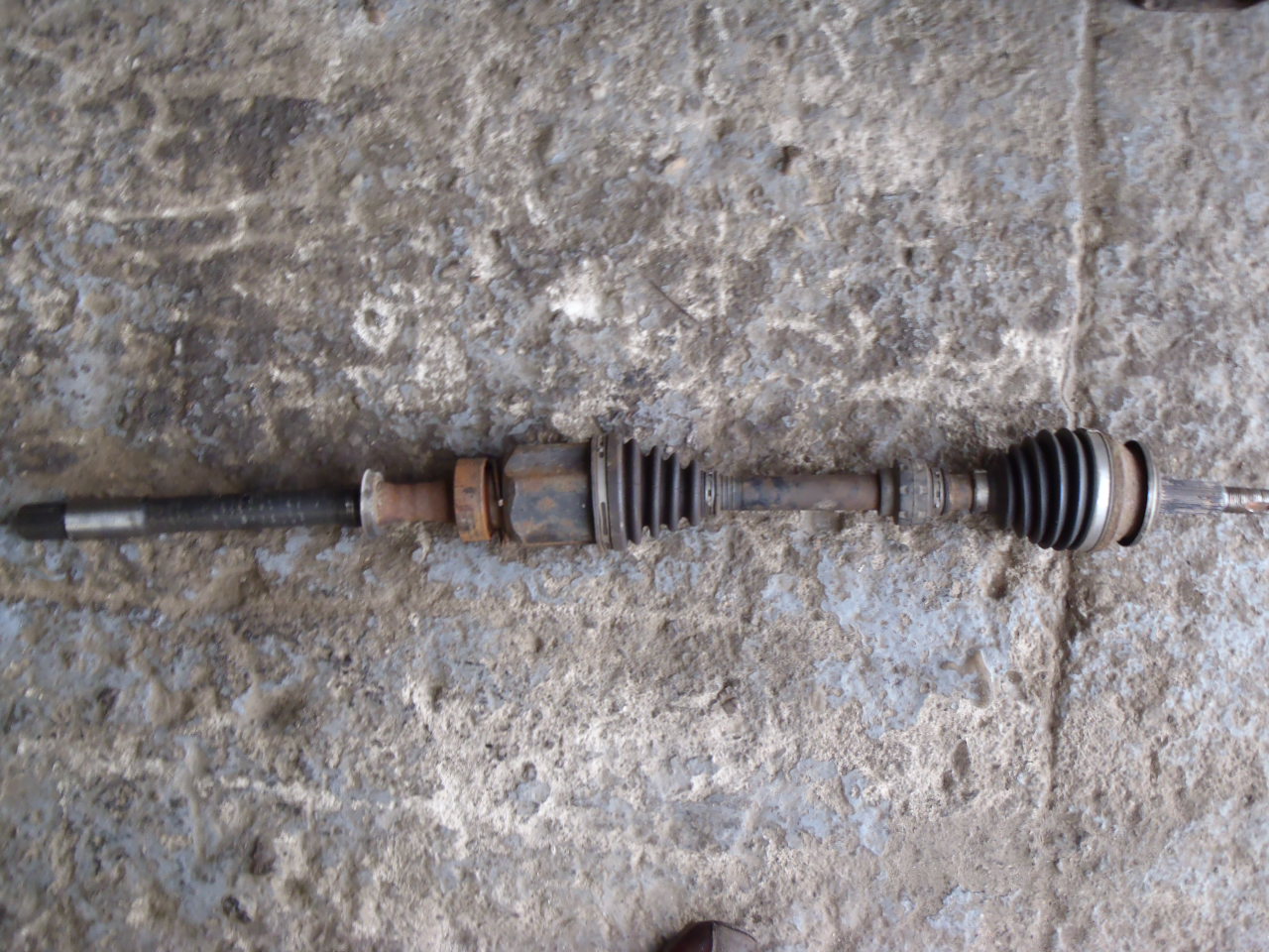 Pravá přední poloosa