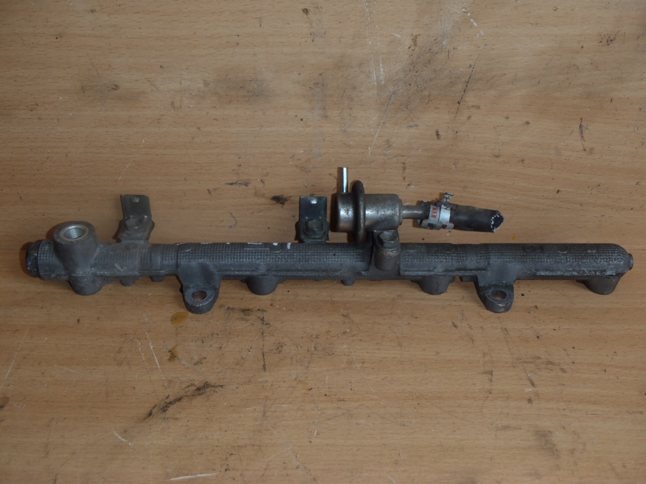 Vstřikovací lišta 4.7 benzín