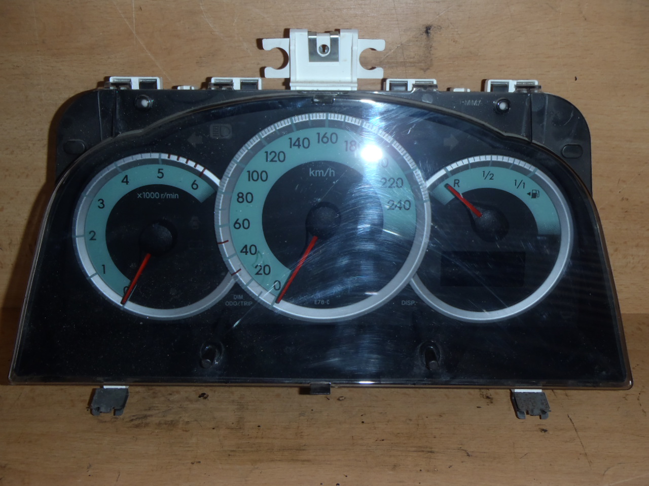 Budíky 2.2 D-CAT manuál E78-C