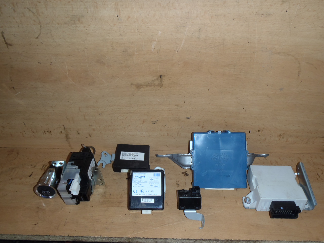 Spínačka s imobilizérem + jednotky 2.2 D-CAT 130 kW