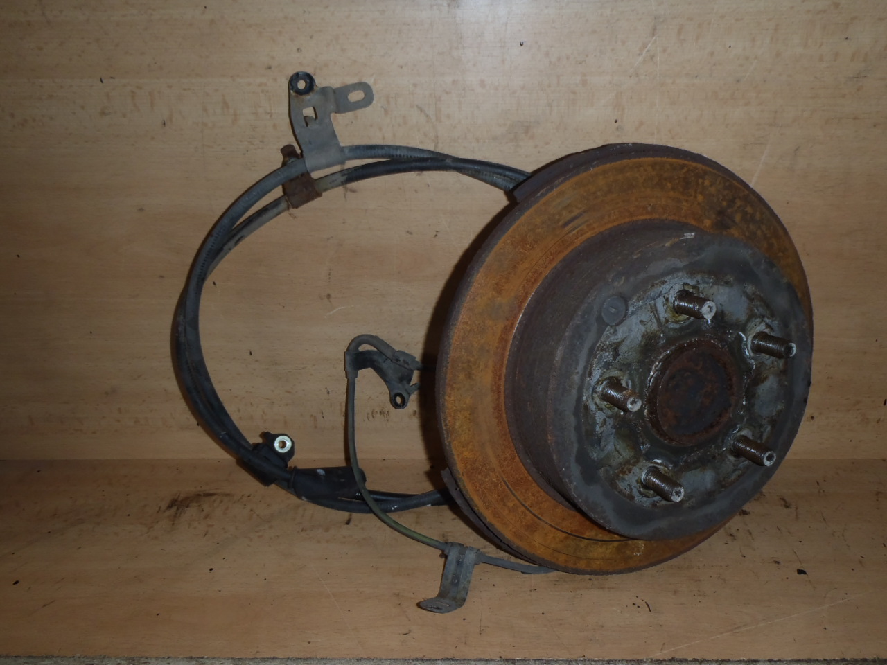 P. zadní náboj s ABS