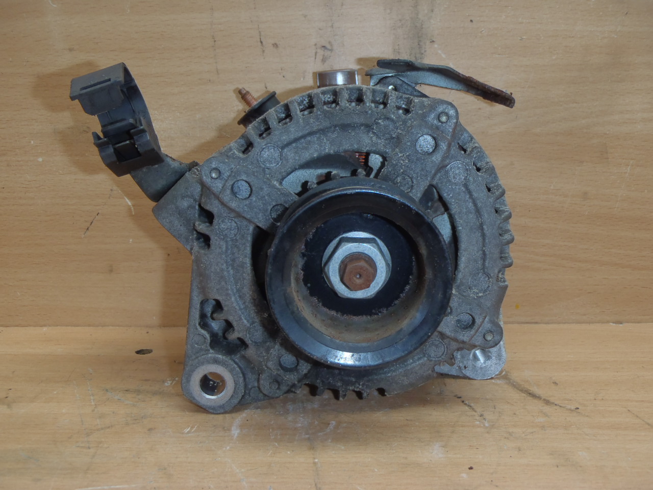 Alternátor  2.0 VVT-i