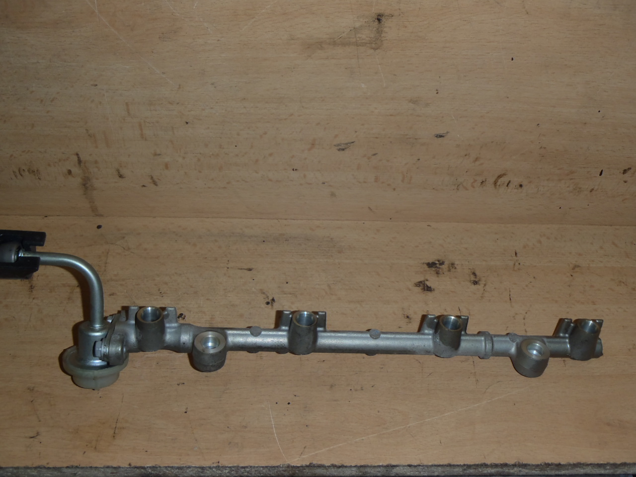 Benzínová vstřikovací lišta VVT-i