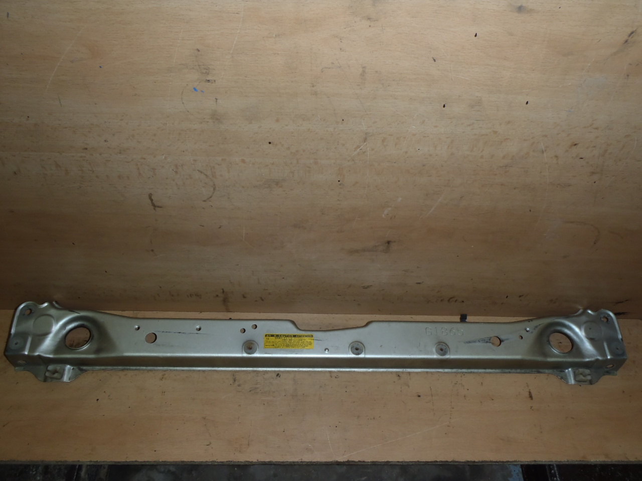 Příčka nad chladič