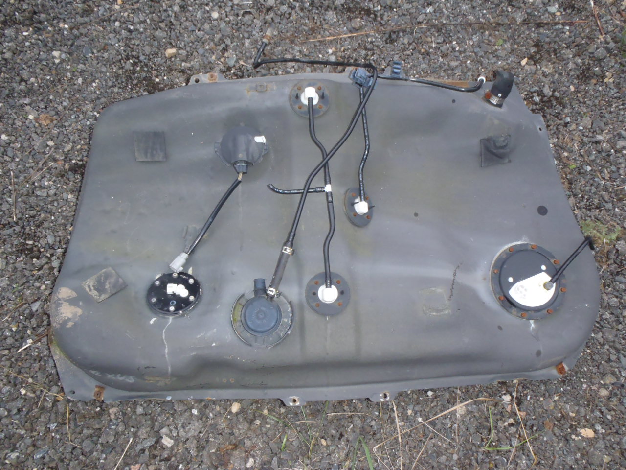 Nádrž Lexus RX 300