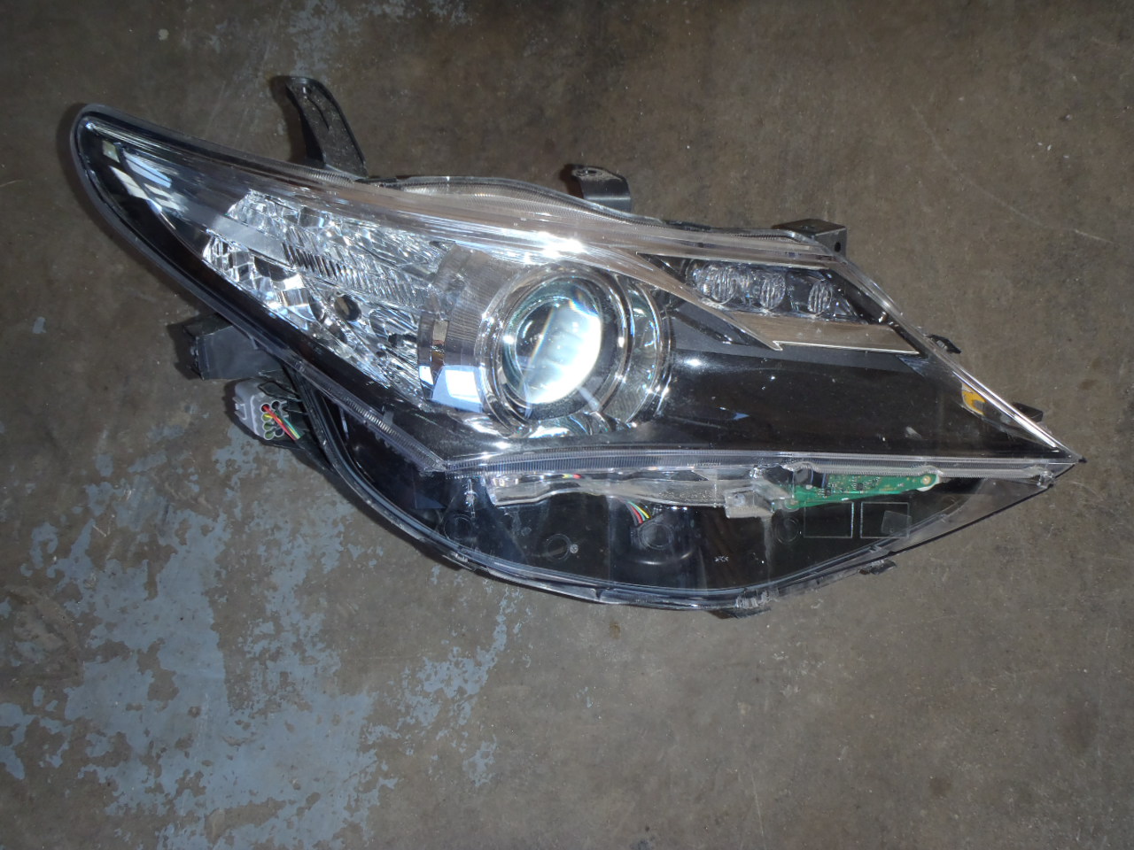 Pravé přední světlo