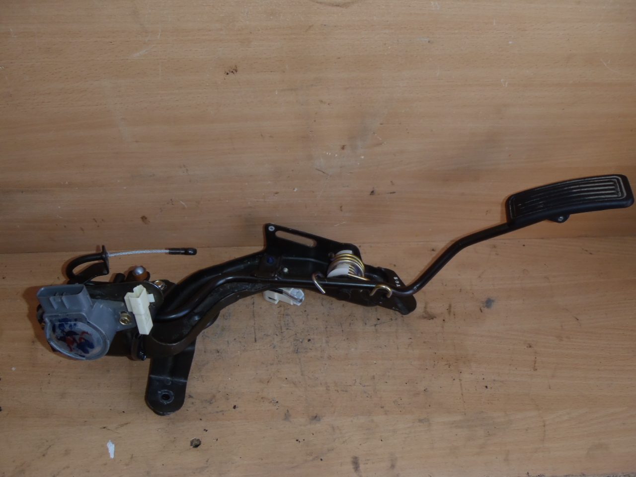 Pedál plynu s potenciometrem