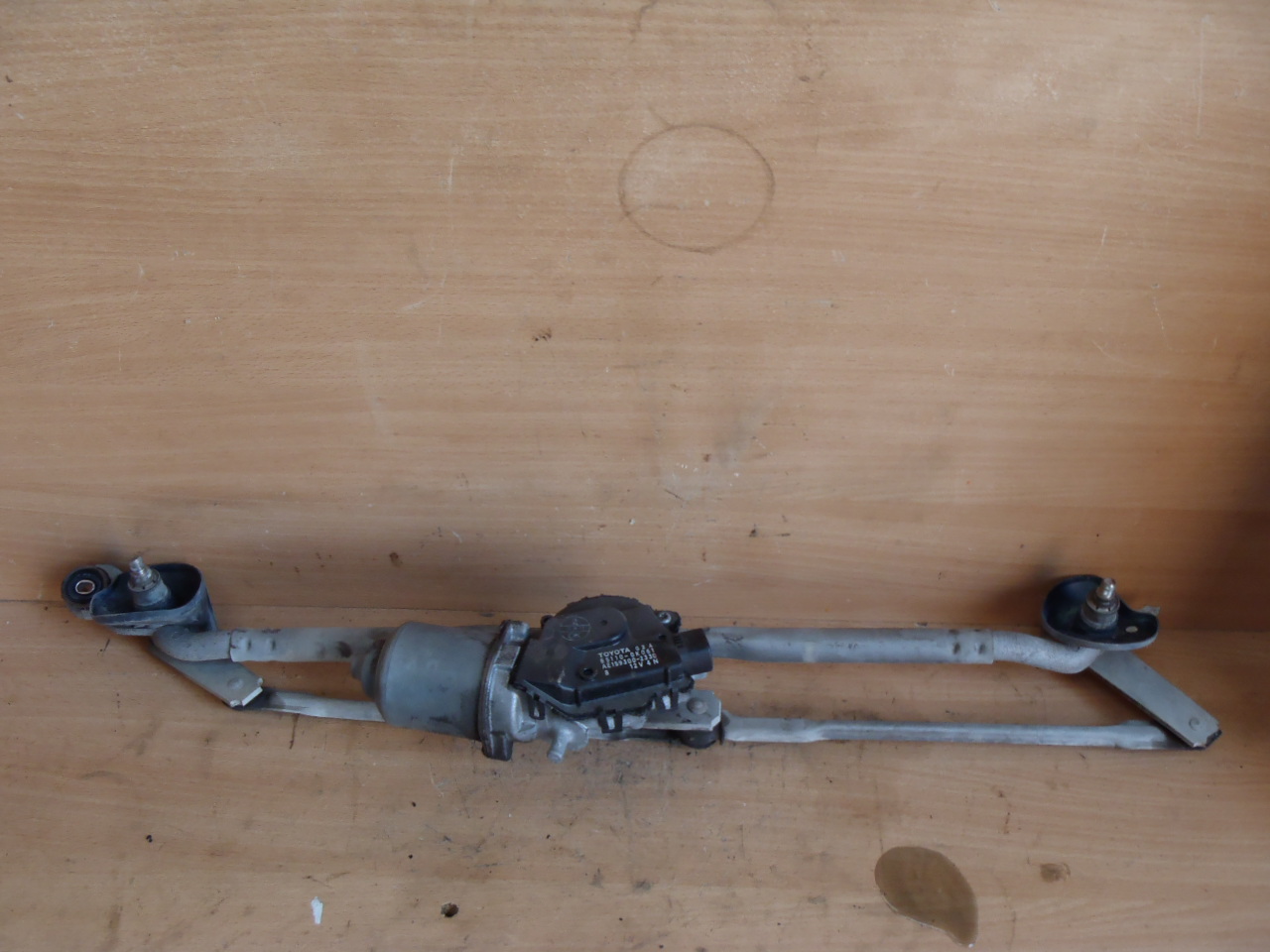 Táhla stěračů s motorkem