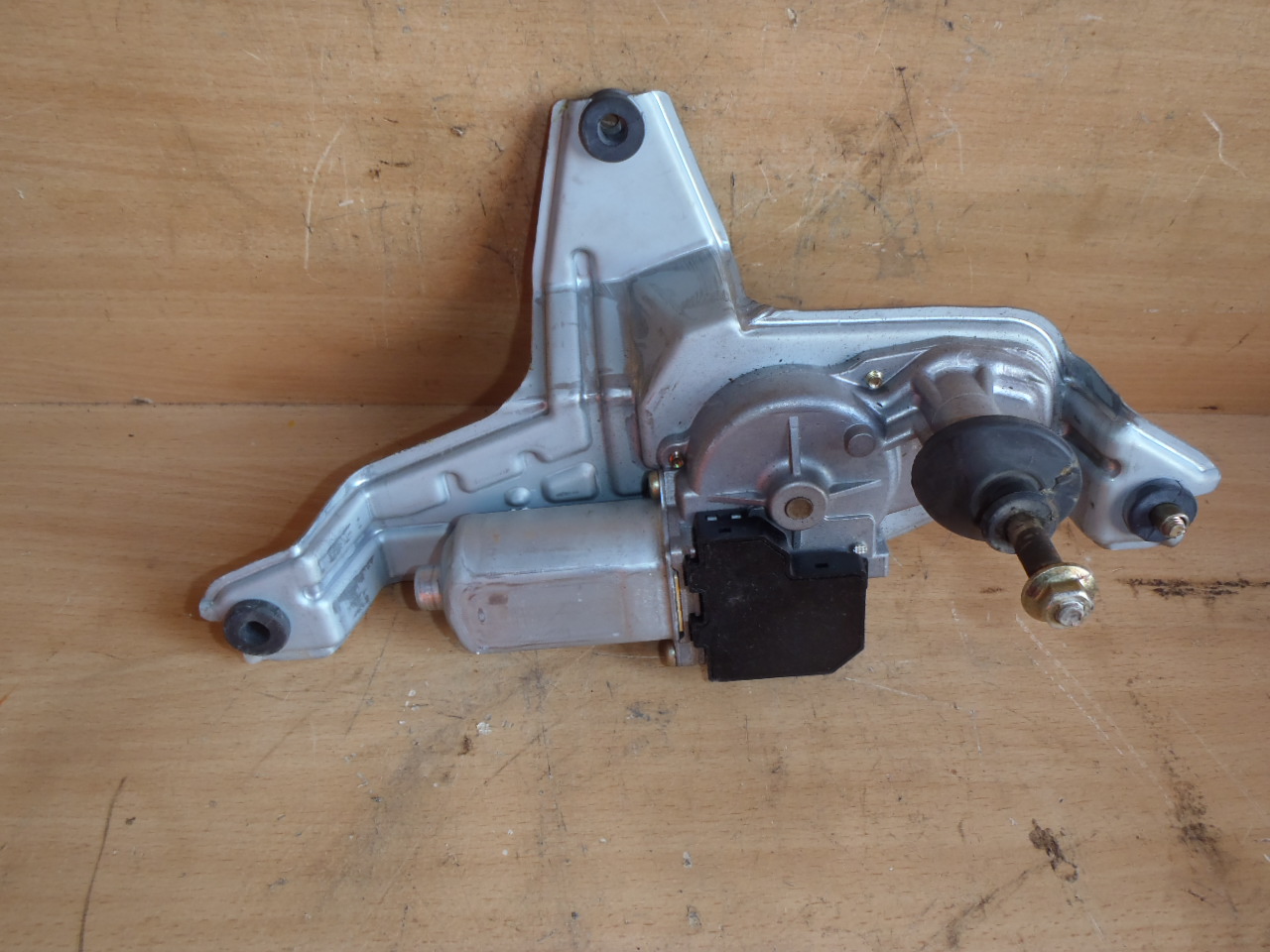 Motorek zadního stěrače