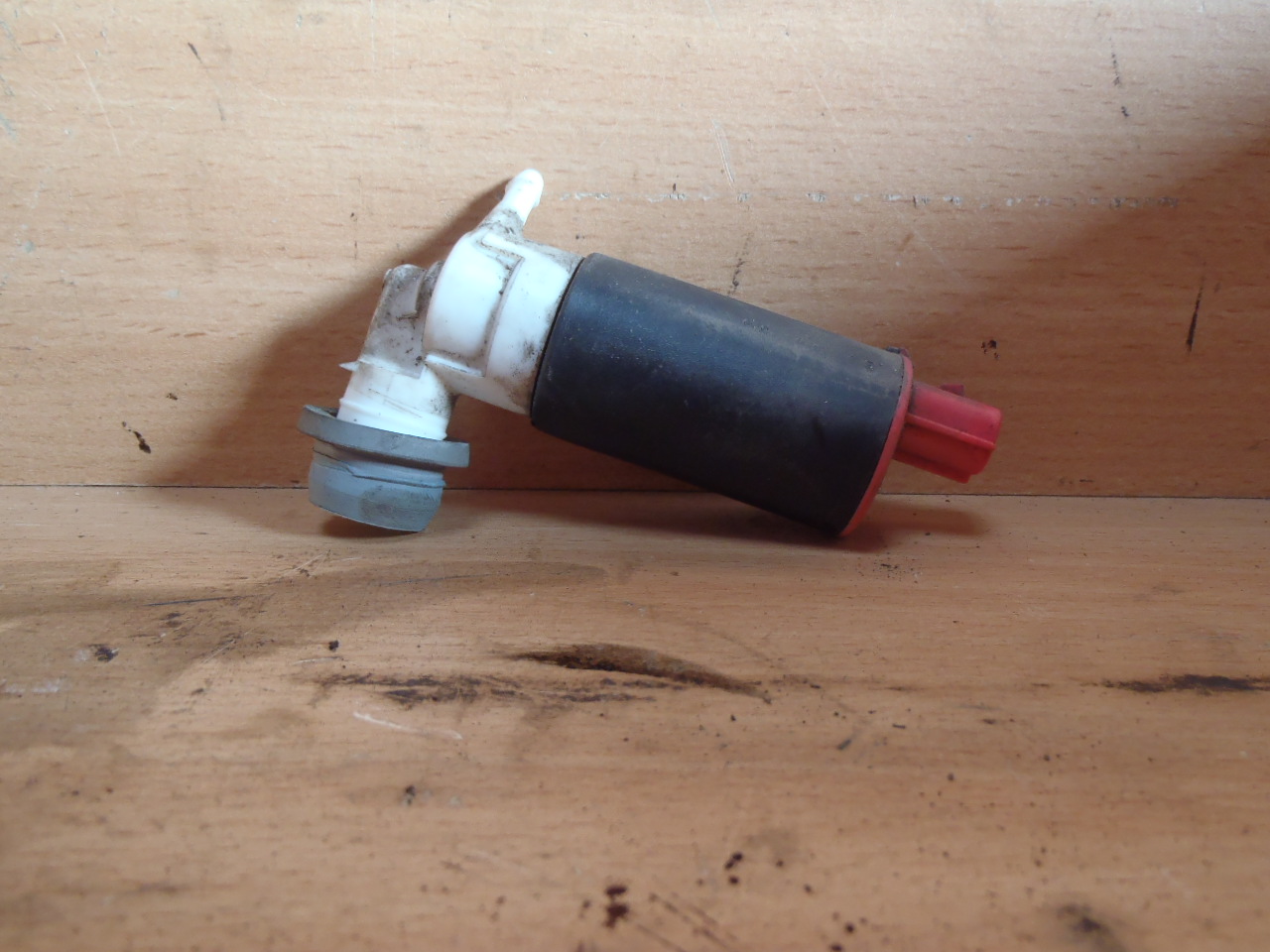 Motorek ostřikovače