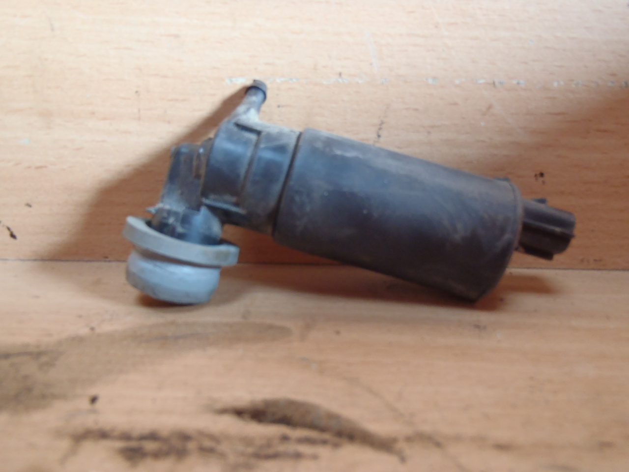 Motorek ostřikovače 2