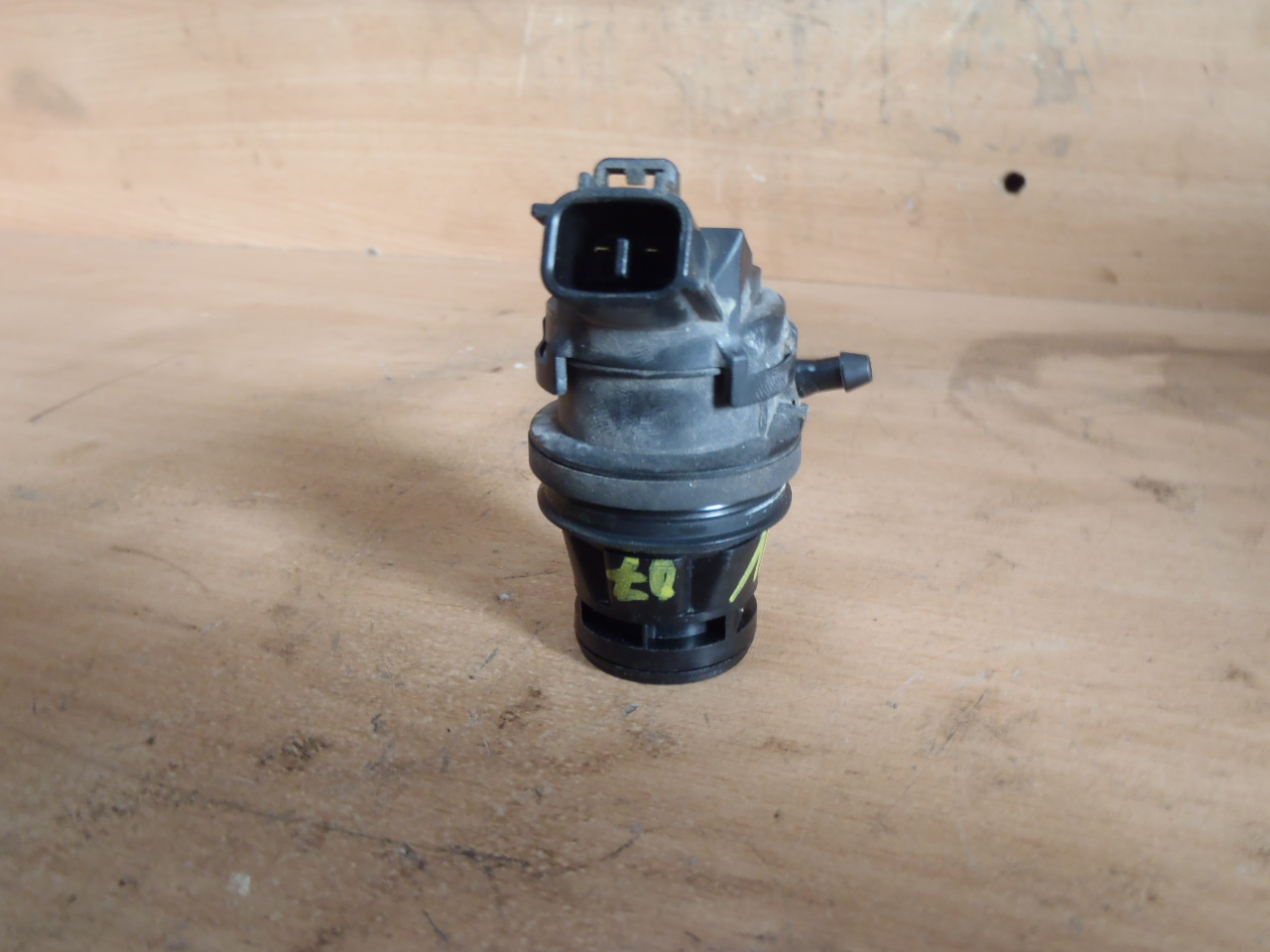 Motorek ostřikovače