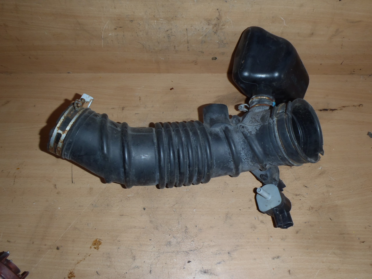 Trubka sání 2.0 VVT-i