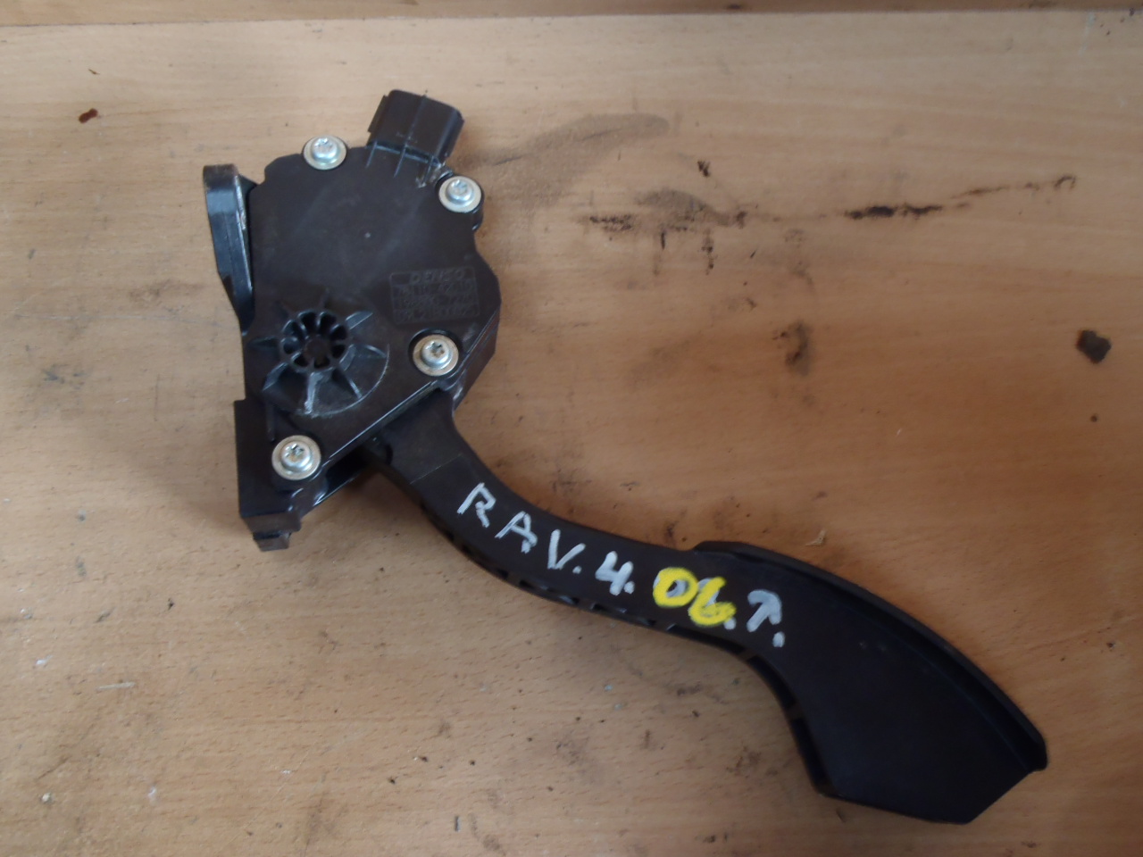 Pedál plynu s potenciometrem 