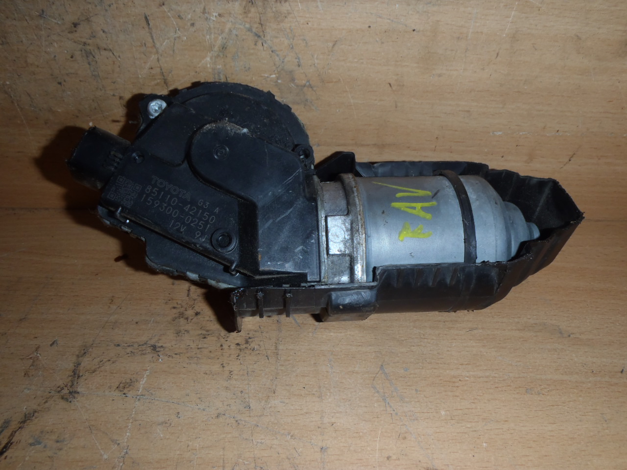 Motorek předních stěračů