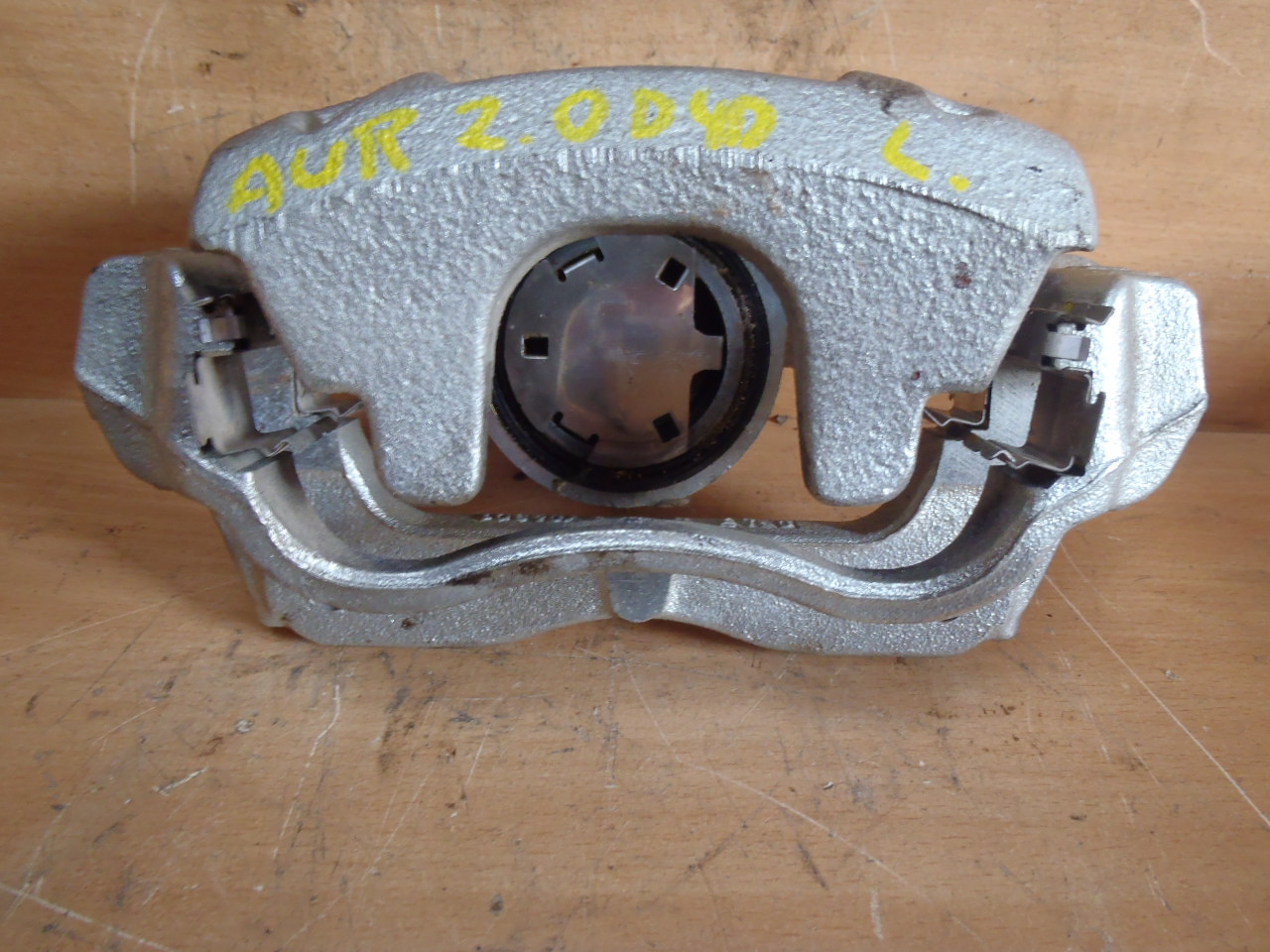 Přední brzdič L. 2.0 D4D Nový