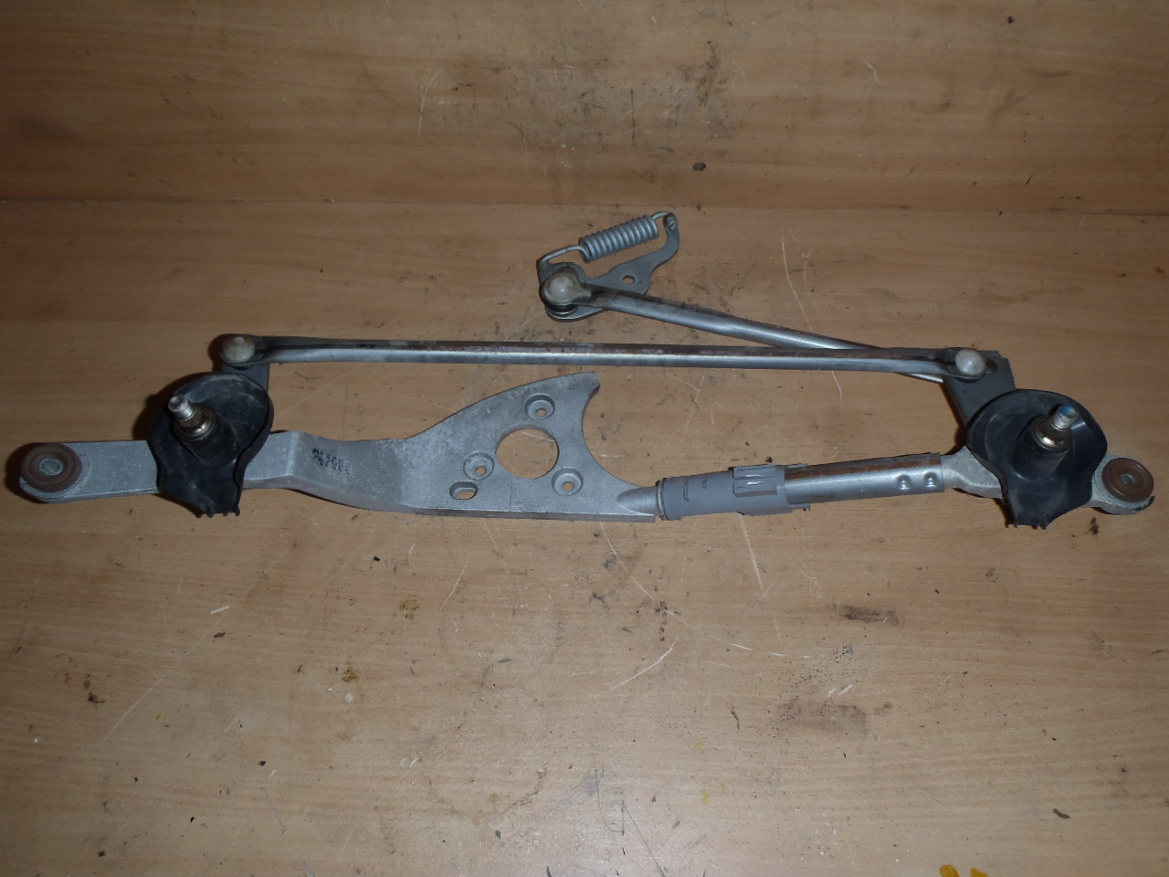 Táhla předích stěračů