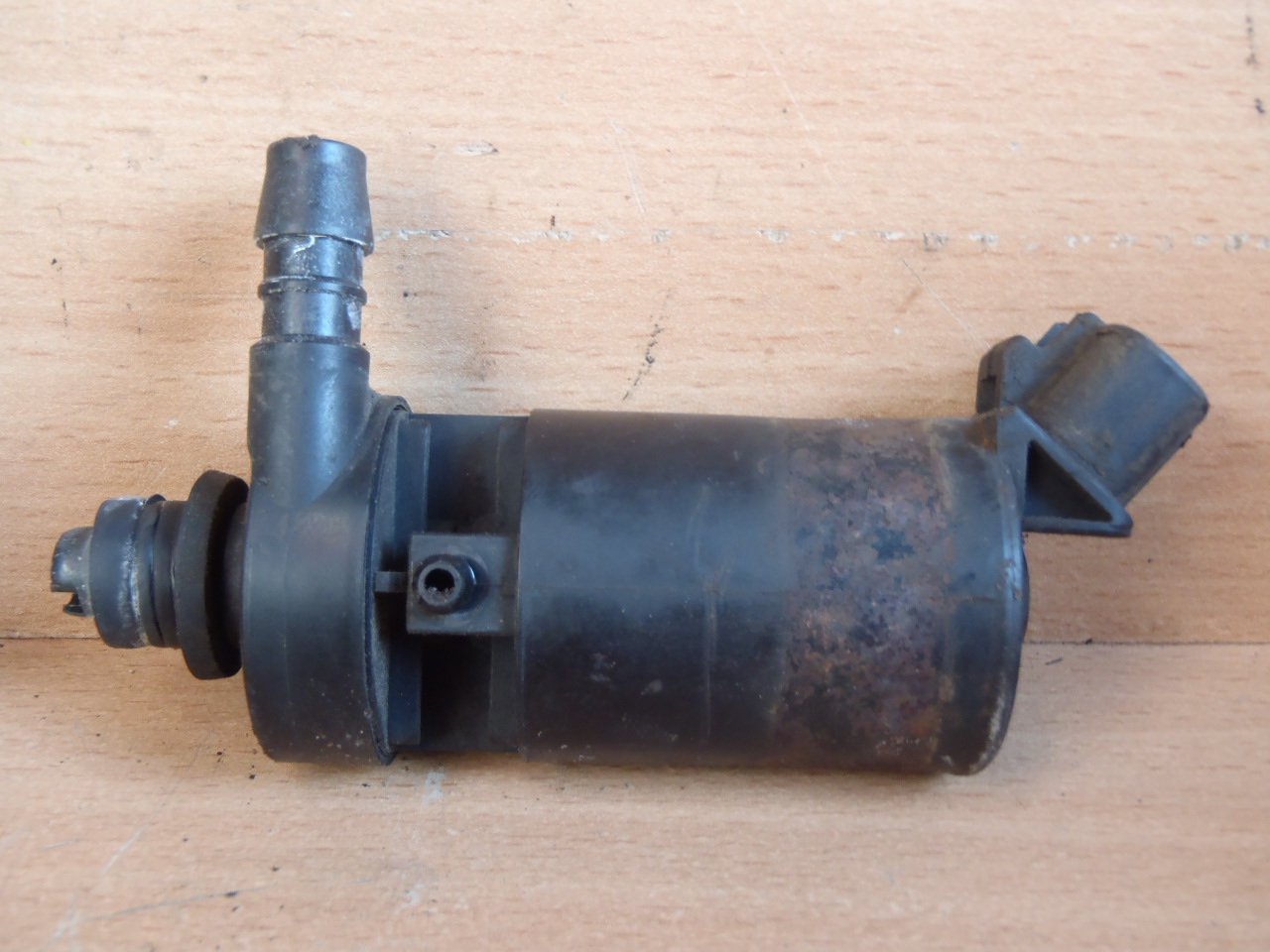 Motorek ostřikovačů