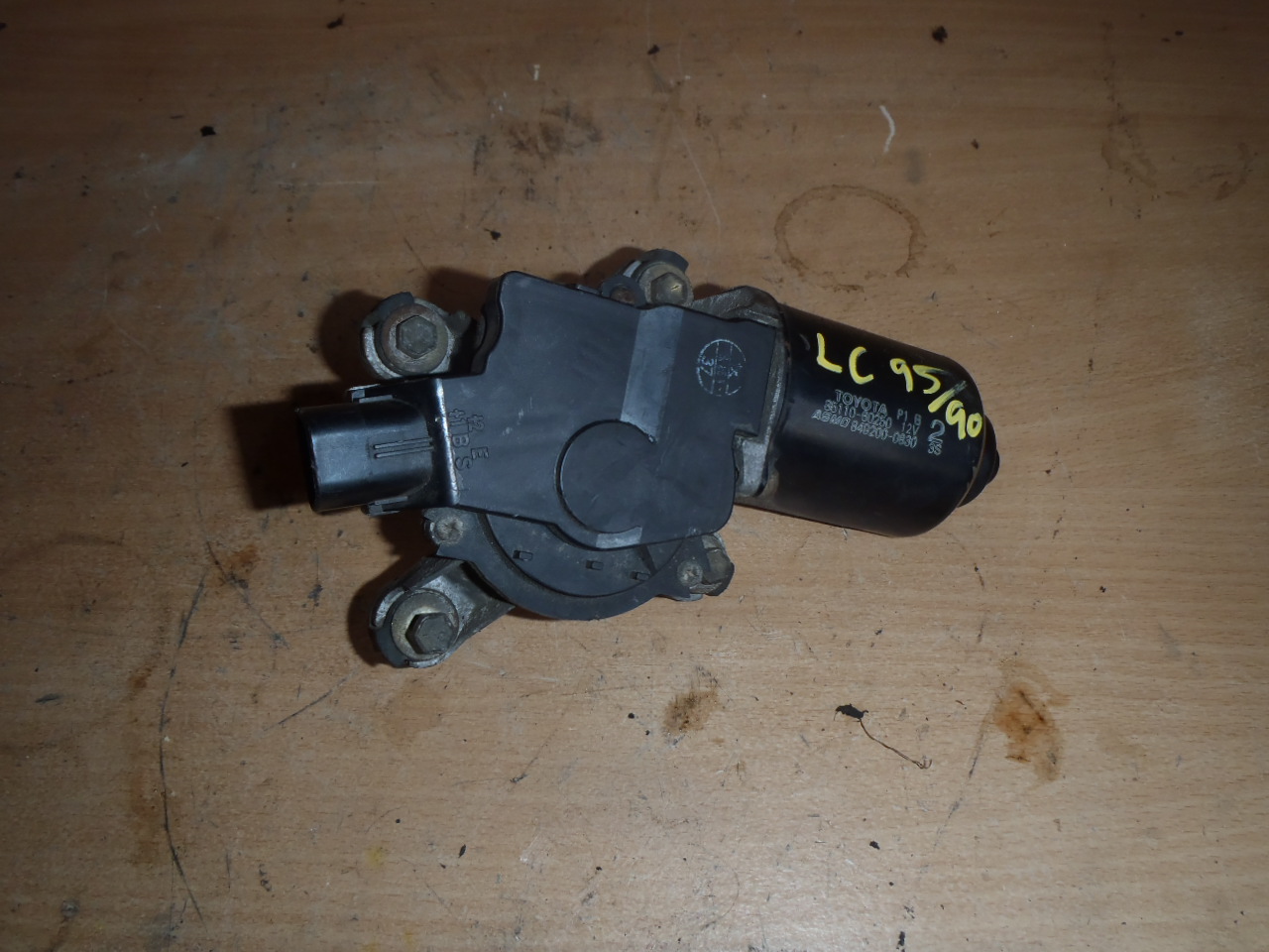 Motorek předních stěračů