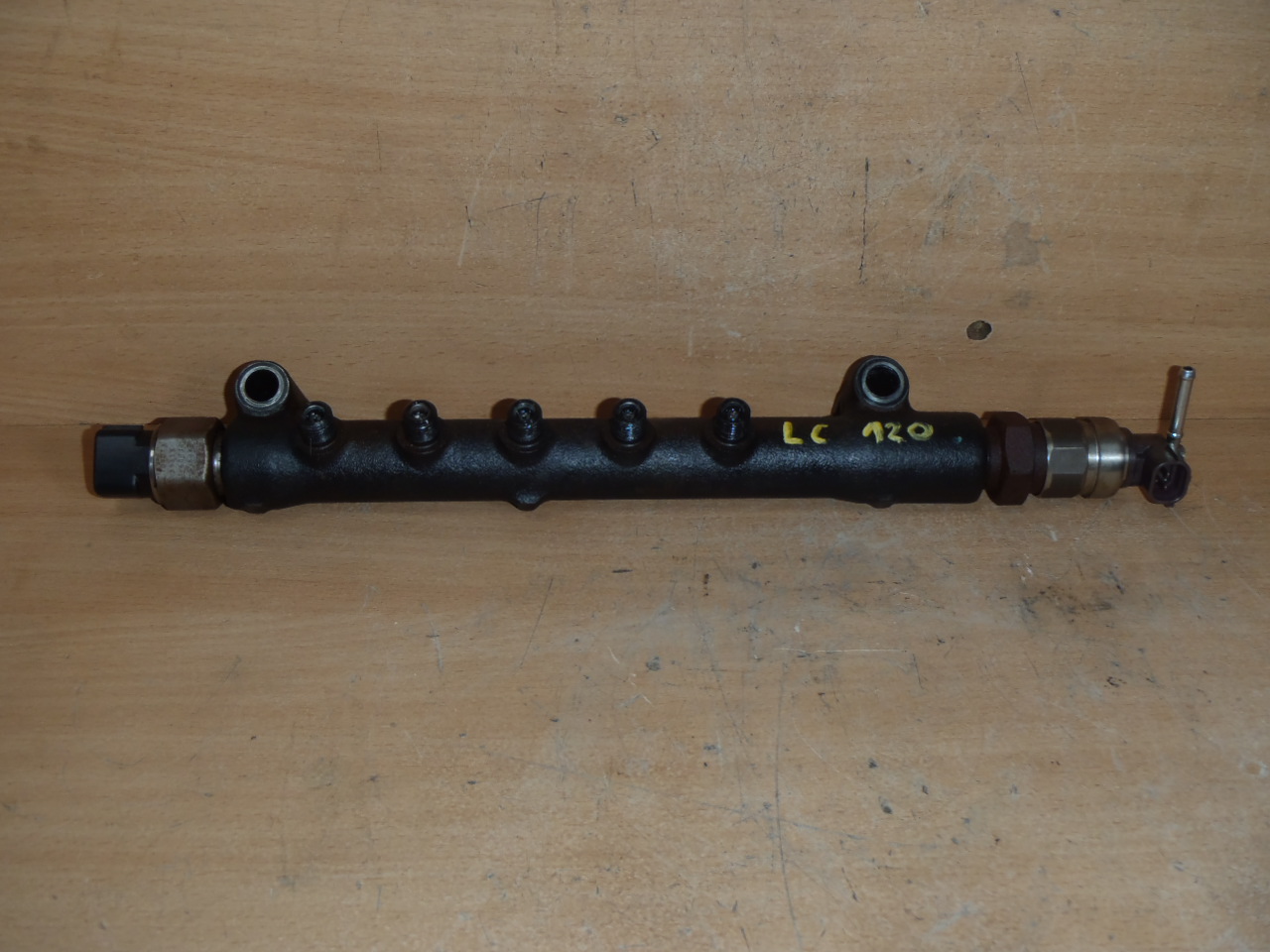 Vstřikovací lišta 89458-60010