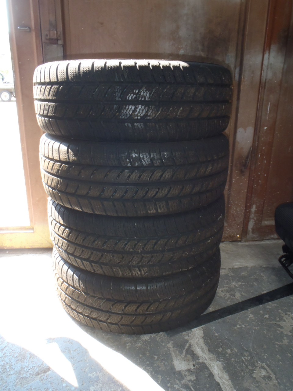 Continental VancoWinter 2 235/65/R16C
