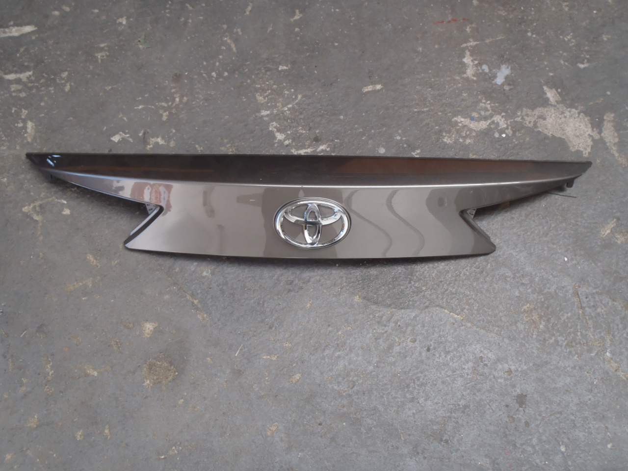 Lišta na zadní dveře combi