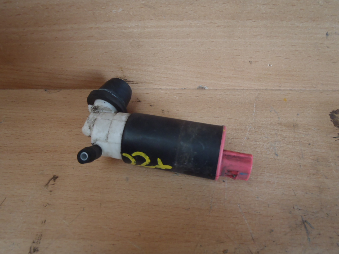 Motorek ostřikovače